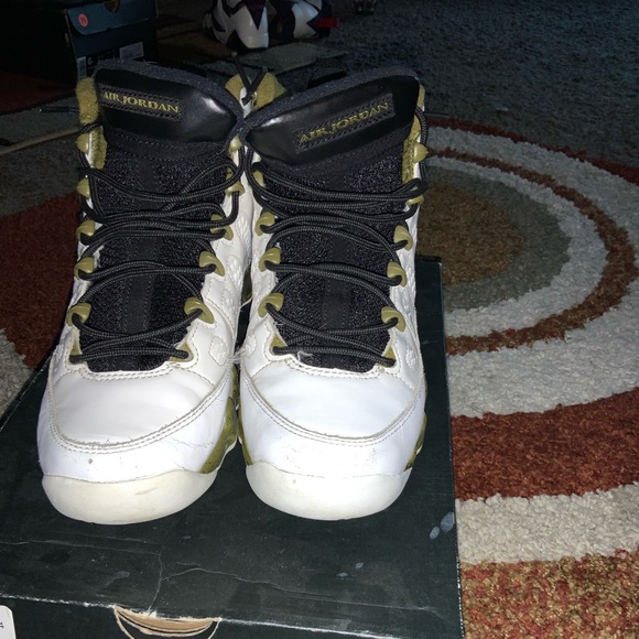 Jordan 9 retro white and gold size 6 - Picture 2 of 3